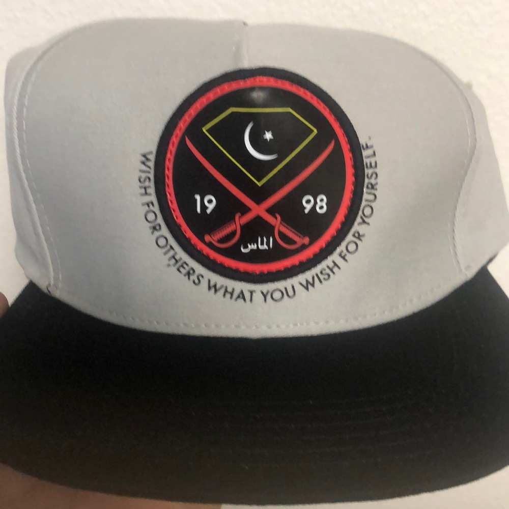 Diamond supply snap back hat